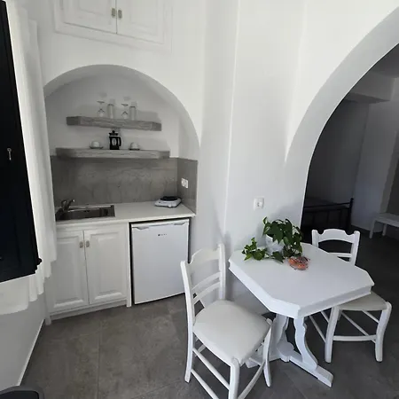 Anthonas Aparthotel Imerovigli (Santorini)